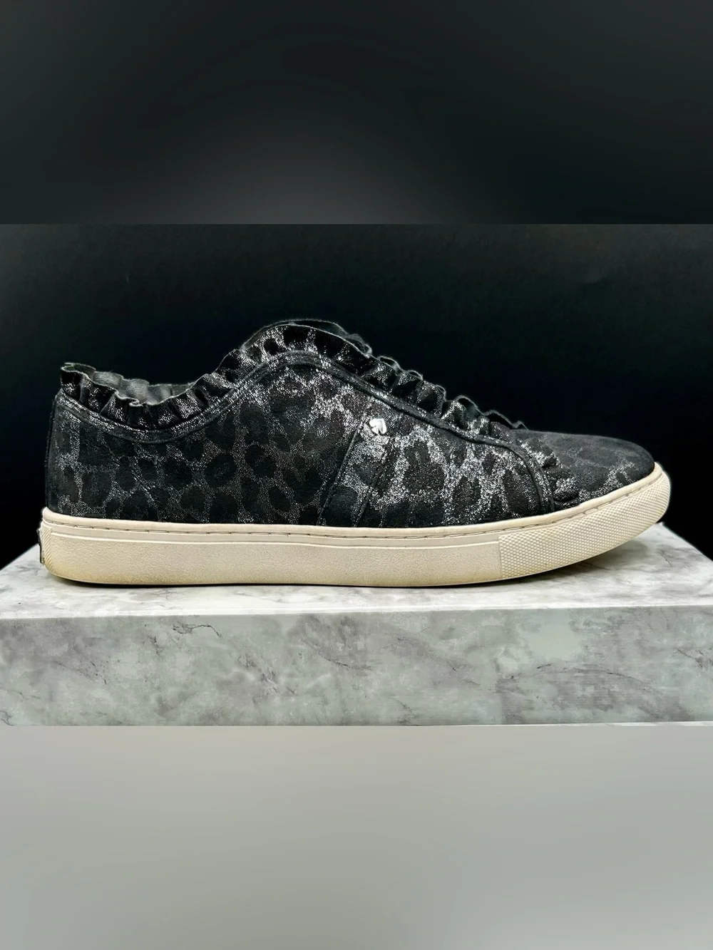 KATE SPADE Lynn  Speakers Metallic Leopard Print  Leather. Size 8.5 M